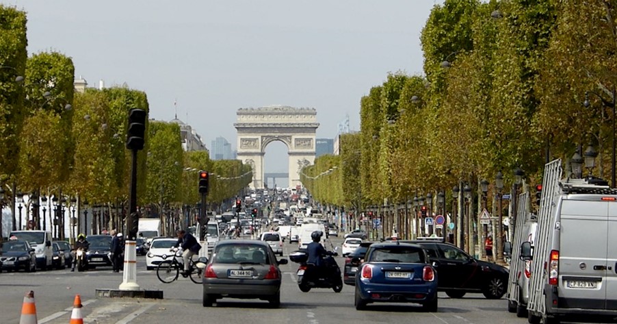 France and Germany cut deal to delay phase out of internal combustion cars, reports say