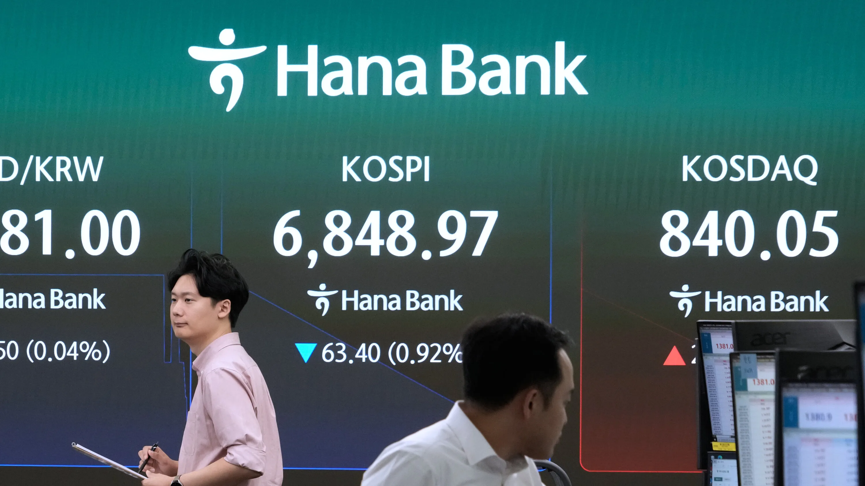 South Korea May Ban Unlicensed Foreign Banks from Arranging Global Bonds