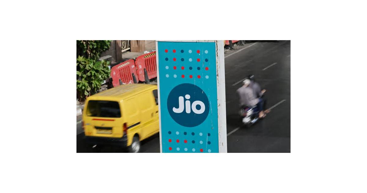 Reliance May Be a Cheaper Way to Buy Jio After Its Listing