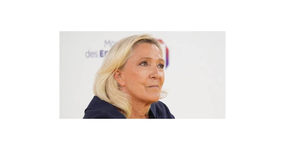 Le Pen Pushes Protege Aside to Assert Control Over Far Right