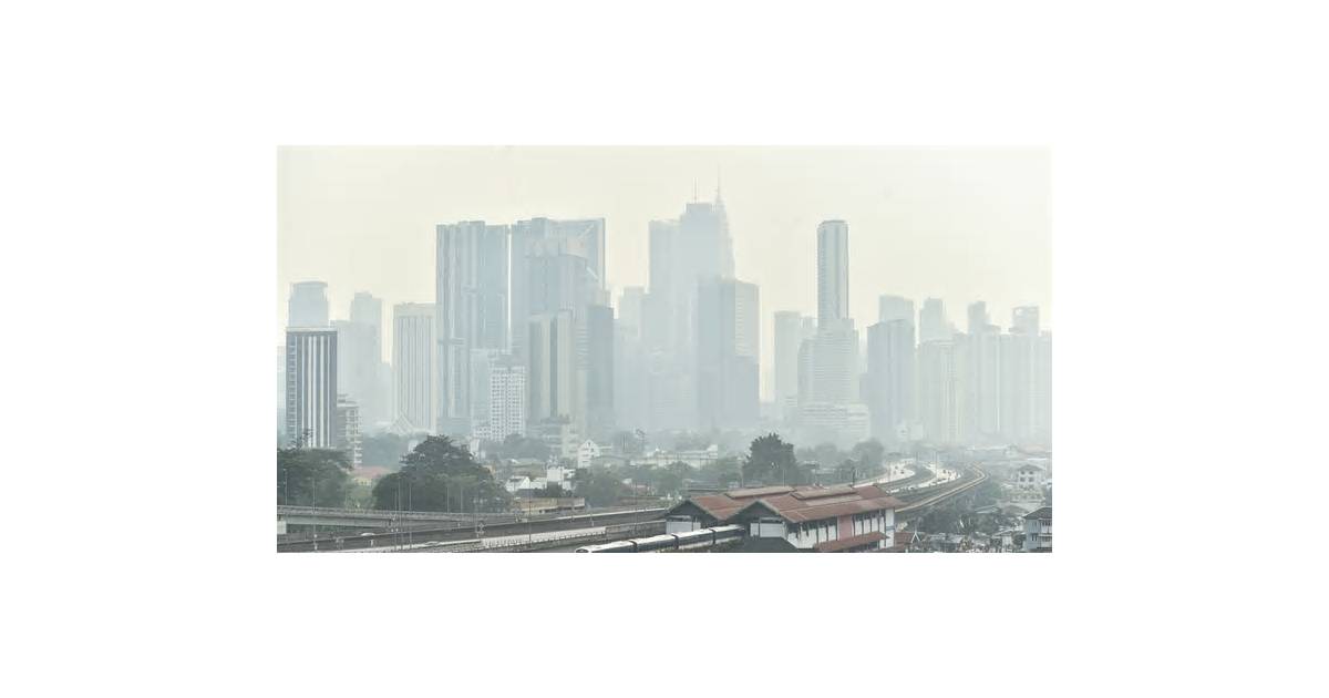 Haze Blankets Malaysian Capital as State Leader Calls for Action