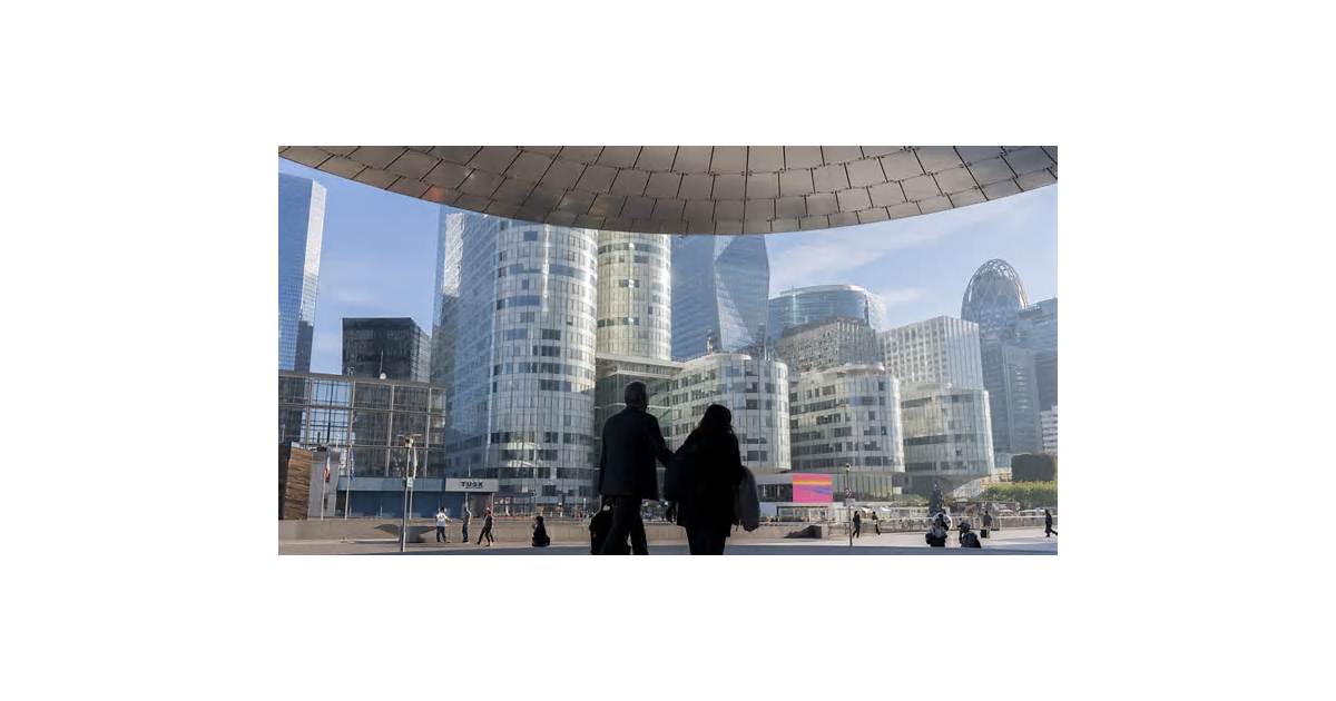 France’s Debt Is Now Riskier Than 38% of Nation’s Company Bonds