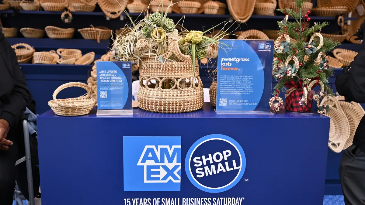Amex advises businesses on AI