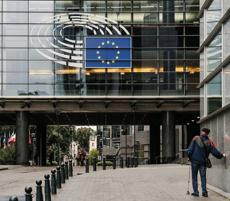 EU expert group urges curbs on high-risk solar suppliers
