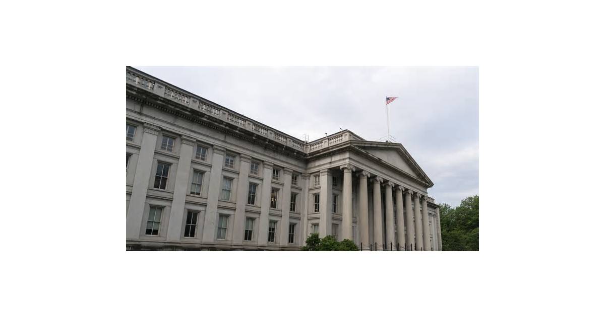 Longer-Dated Treasuries Rise Ahead of $22 Billion 30-Year Sale