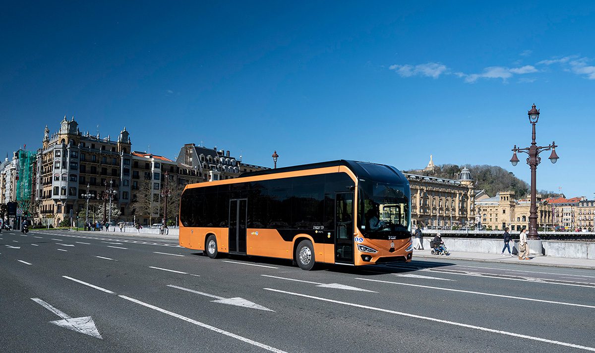 Irizar presents a new 15-meter version of its electric coach