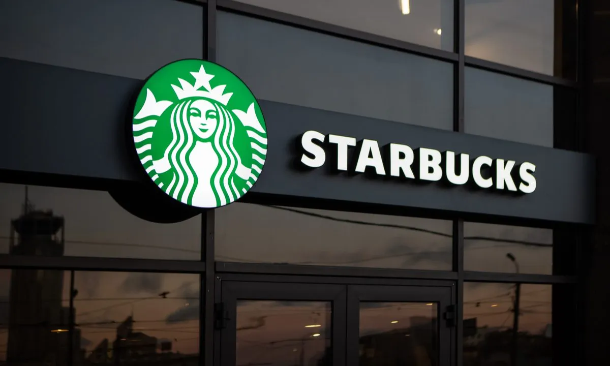 Starbucks Weighs Takeover Bid for Slumping Chipotle