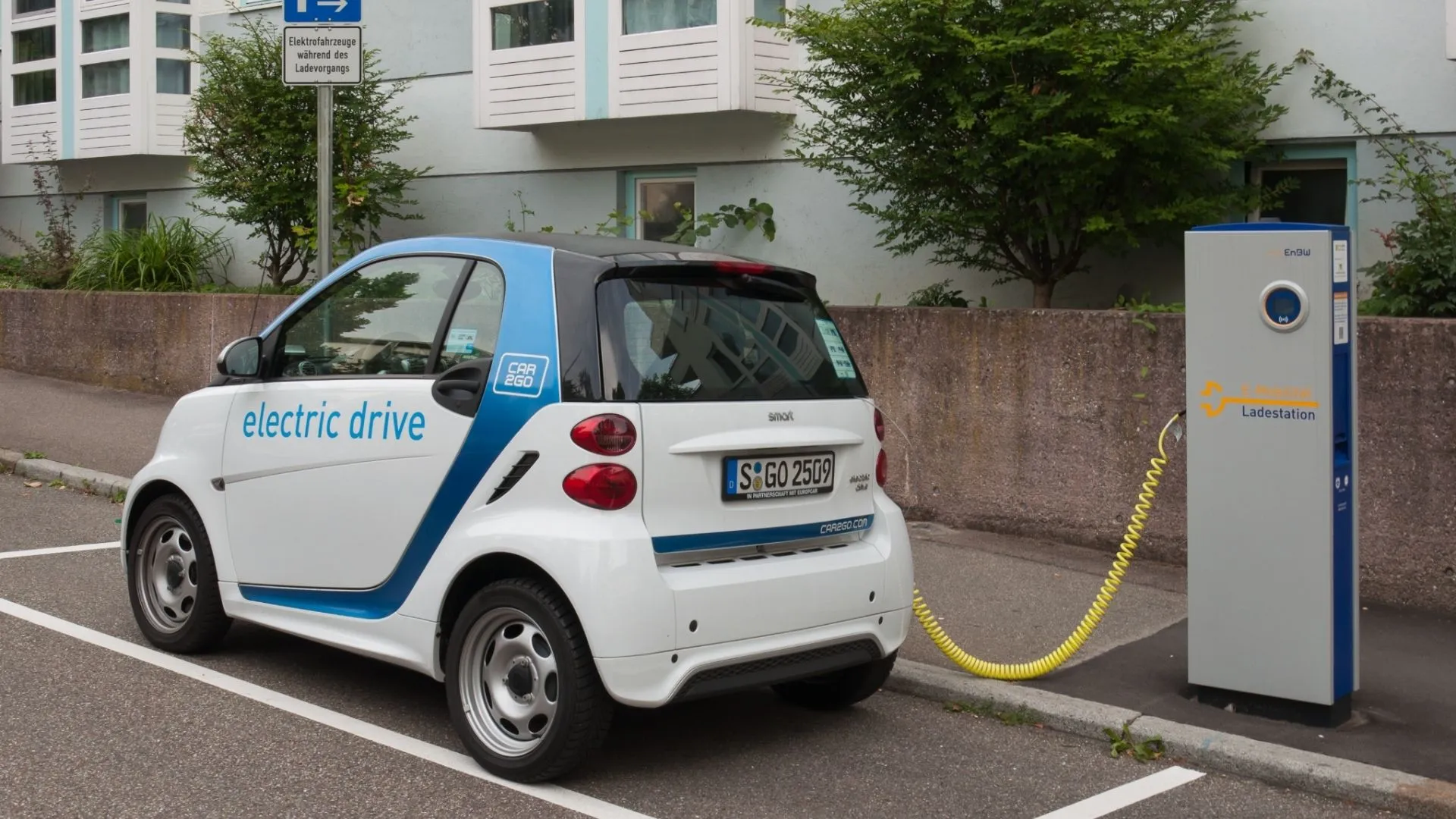 72 real-world BMW trips suggest regenerative braking can spare EV battery range