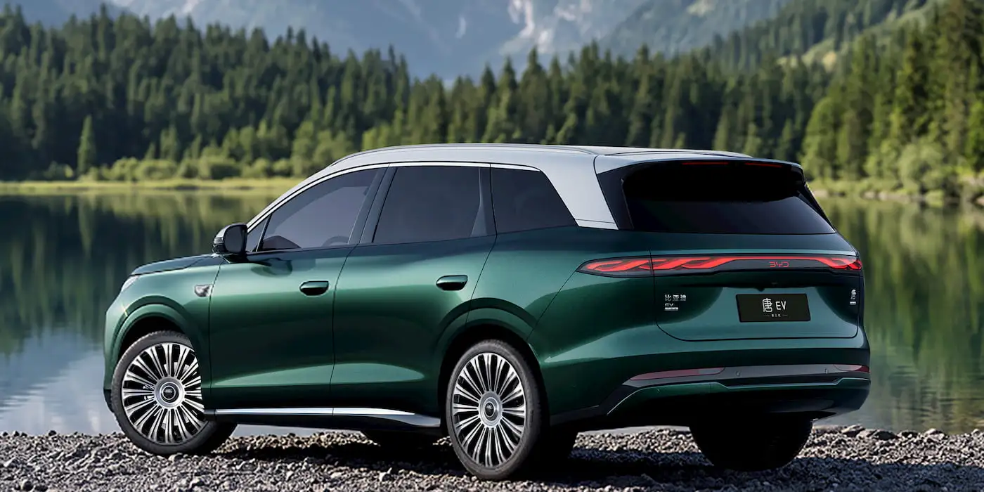 BYD reveals tech-savvy 5-seat SUV interior with two massive 30-inch+ screens
