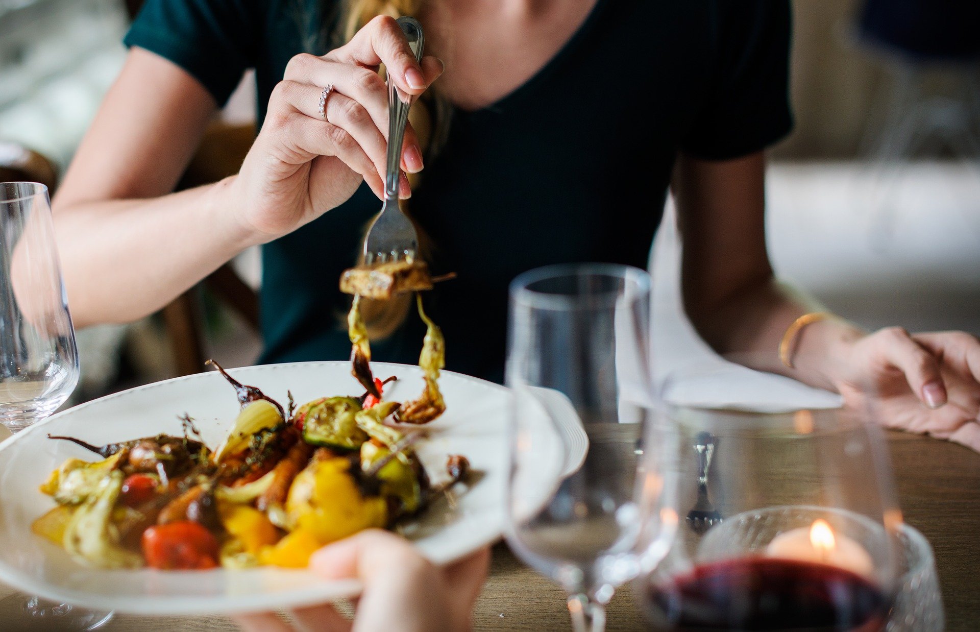 Food order can shift short-term blood sugar and insulin responses after a meal
