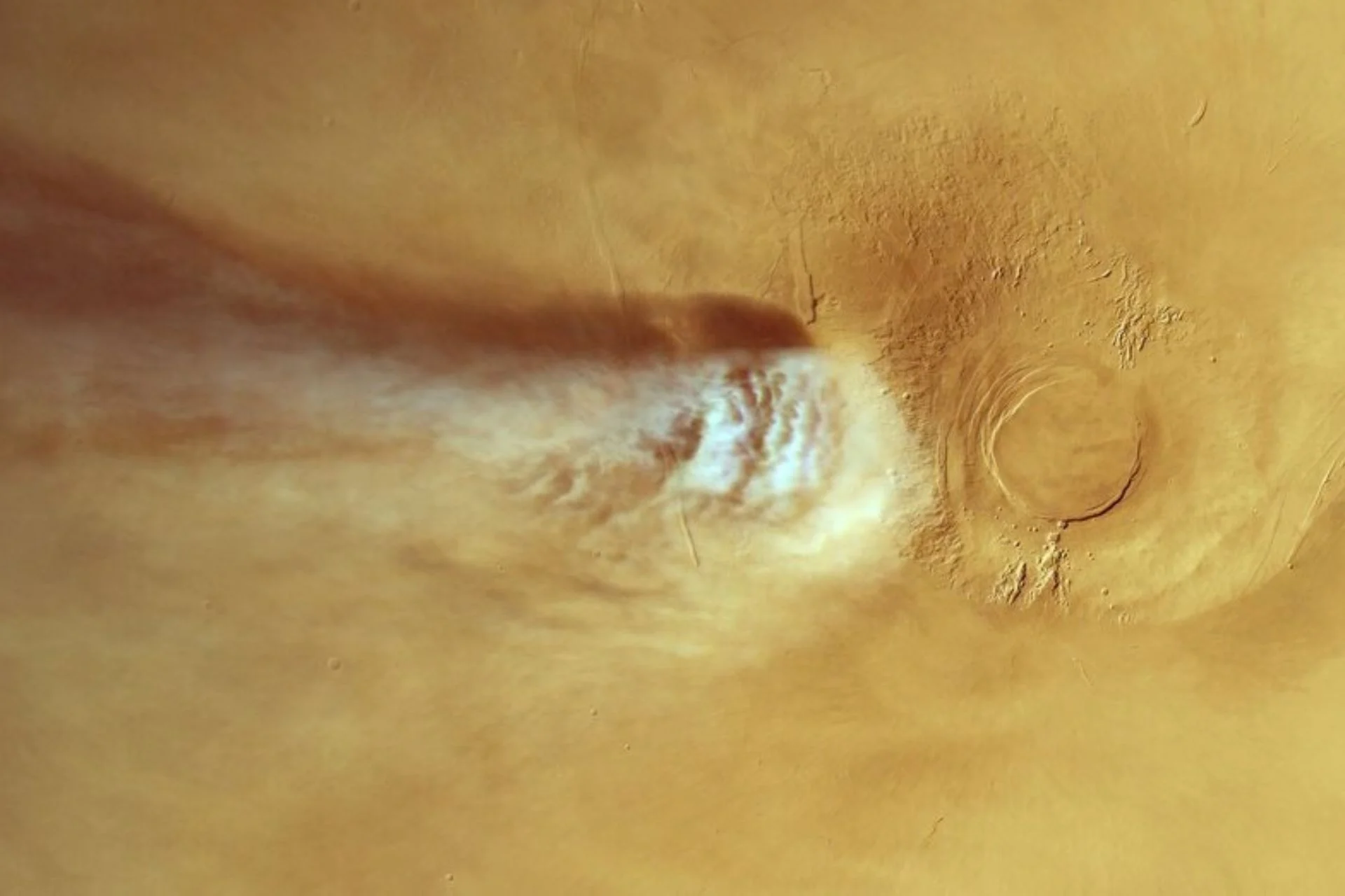 Mars’s Weirdest Cloud Forms in a Way Scientists Thought Was Impossible
