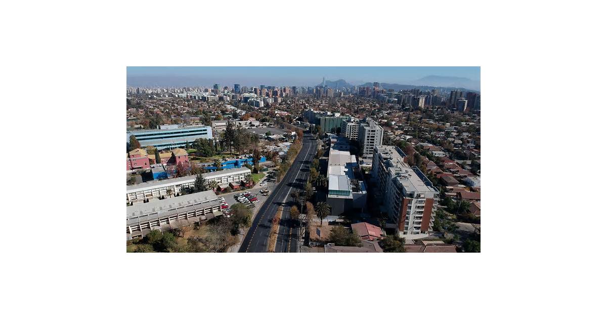 Flash Floods Stun Affluent Neighborhoods in Chilean Capital