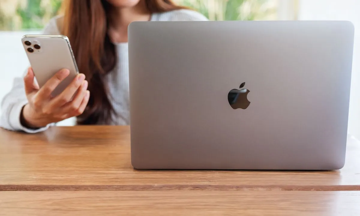 Apple Readies Launch of First Touchscreen MacBook