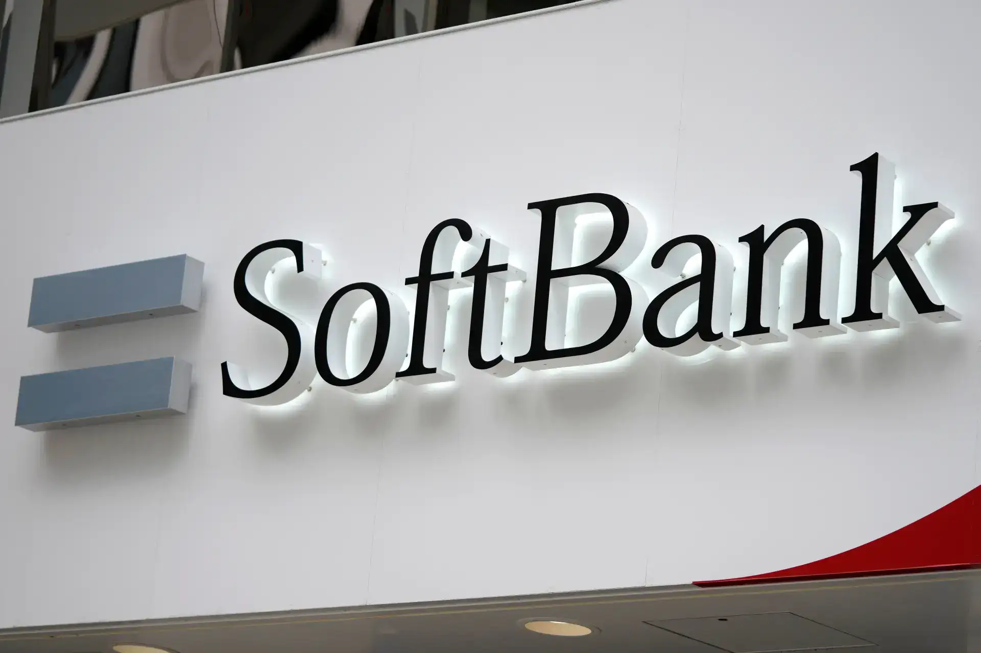 Softbank seeks $100 billion from Gulf investors to expand AI bet