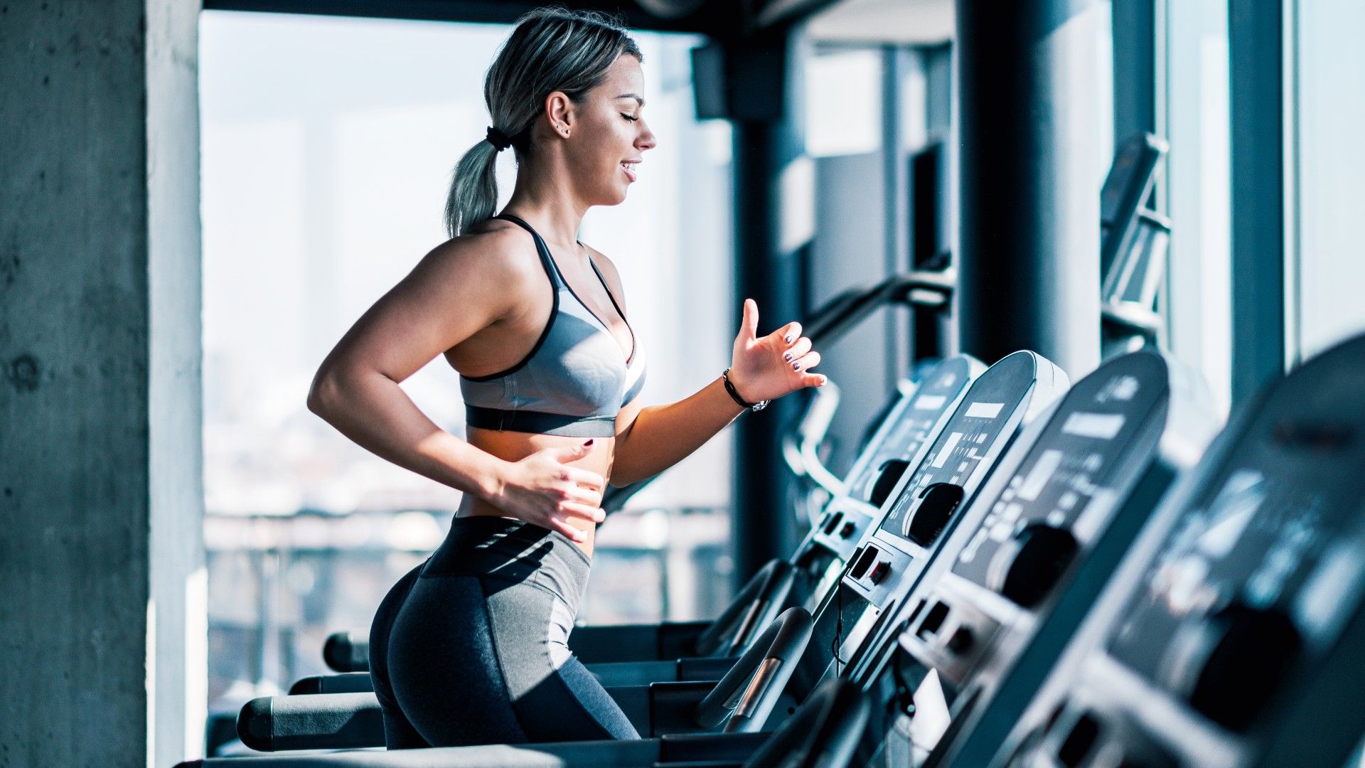 I did 30-minute speed walks on an 18% incline for 21 days — here's what happened to my body