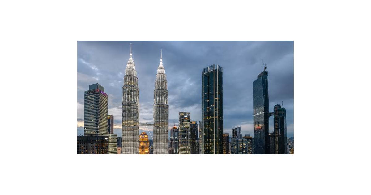 Petronas Boosts Malaysia Dividends Further as Oil Prices Surge
