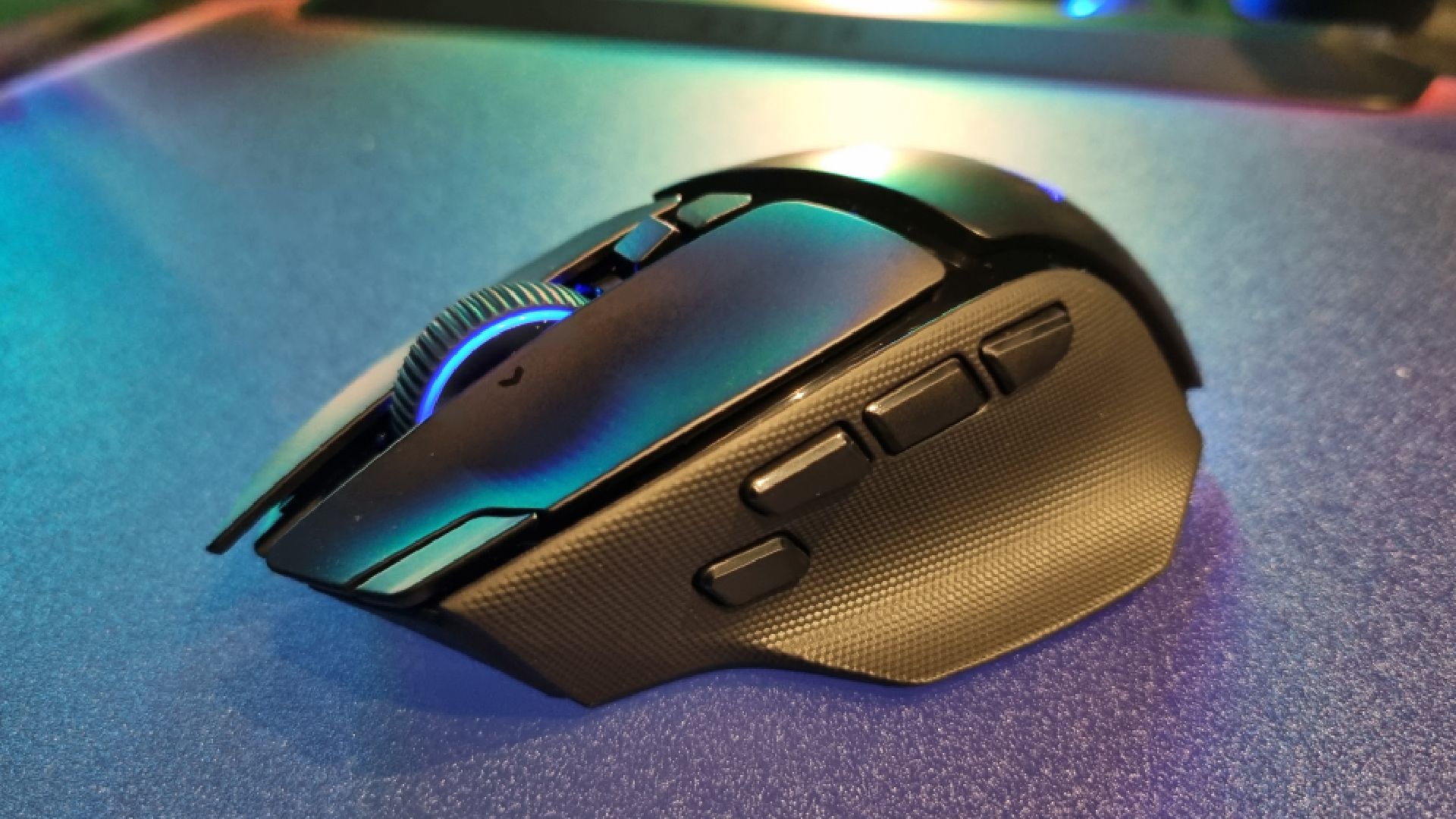 New Razer Basilisk V4 executes perfect 180 degree turns at the click of a button, all while looking like a Power Ranger's foot