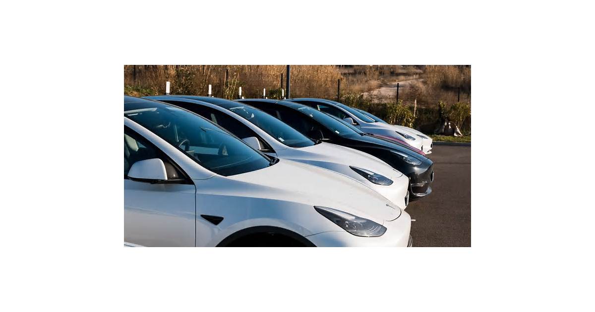 Tesla Drops ‘Self-Driving’ Branding to Appease Europe Regulators