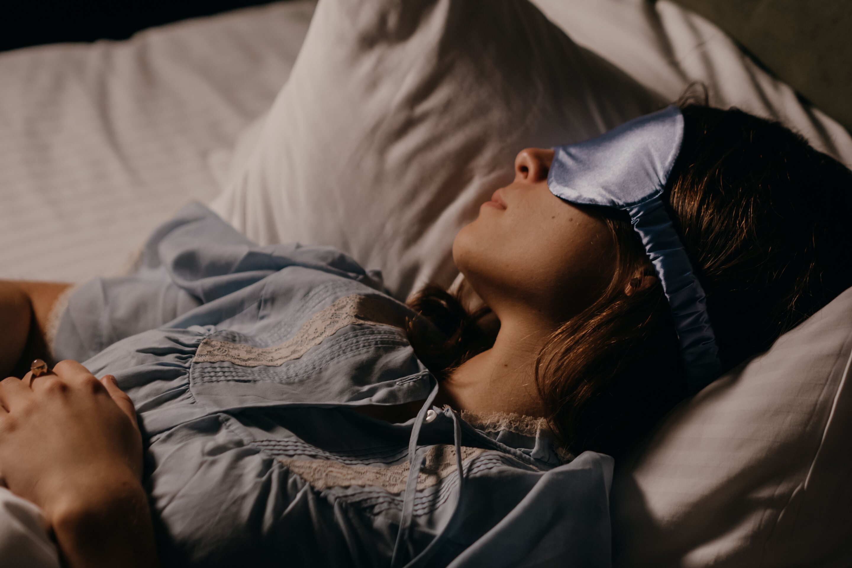 Sticking it to insomnia: AI-powered forehead patch tracks brain signals to help boost deep sleep