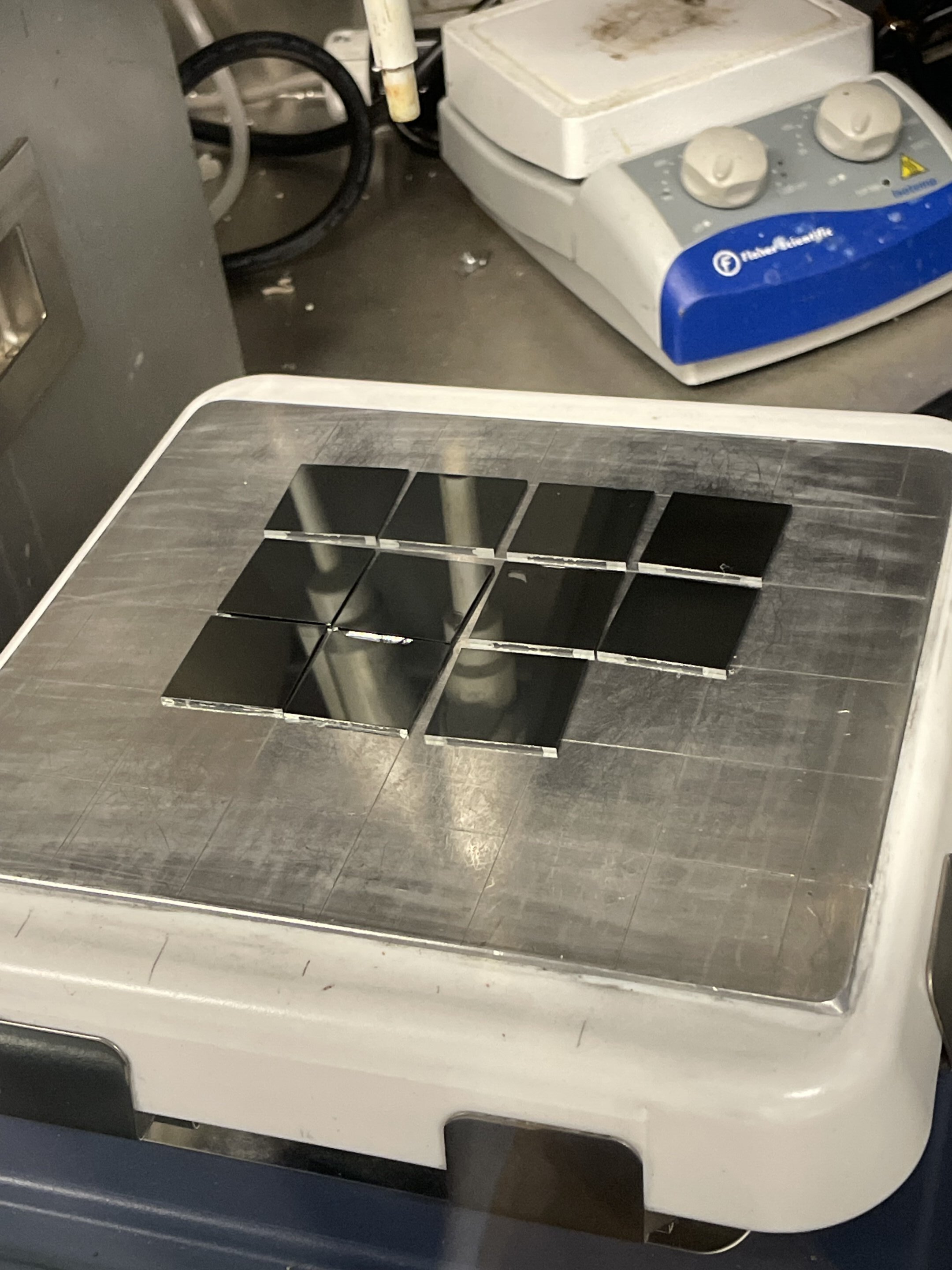 Temporary melting liquid could help build better perovskite solar cells and LEDs