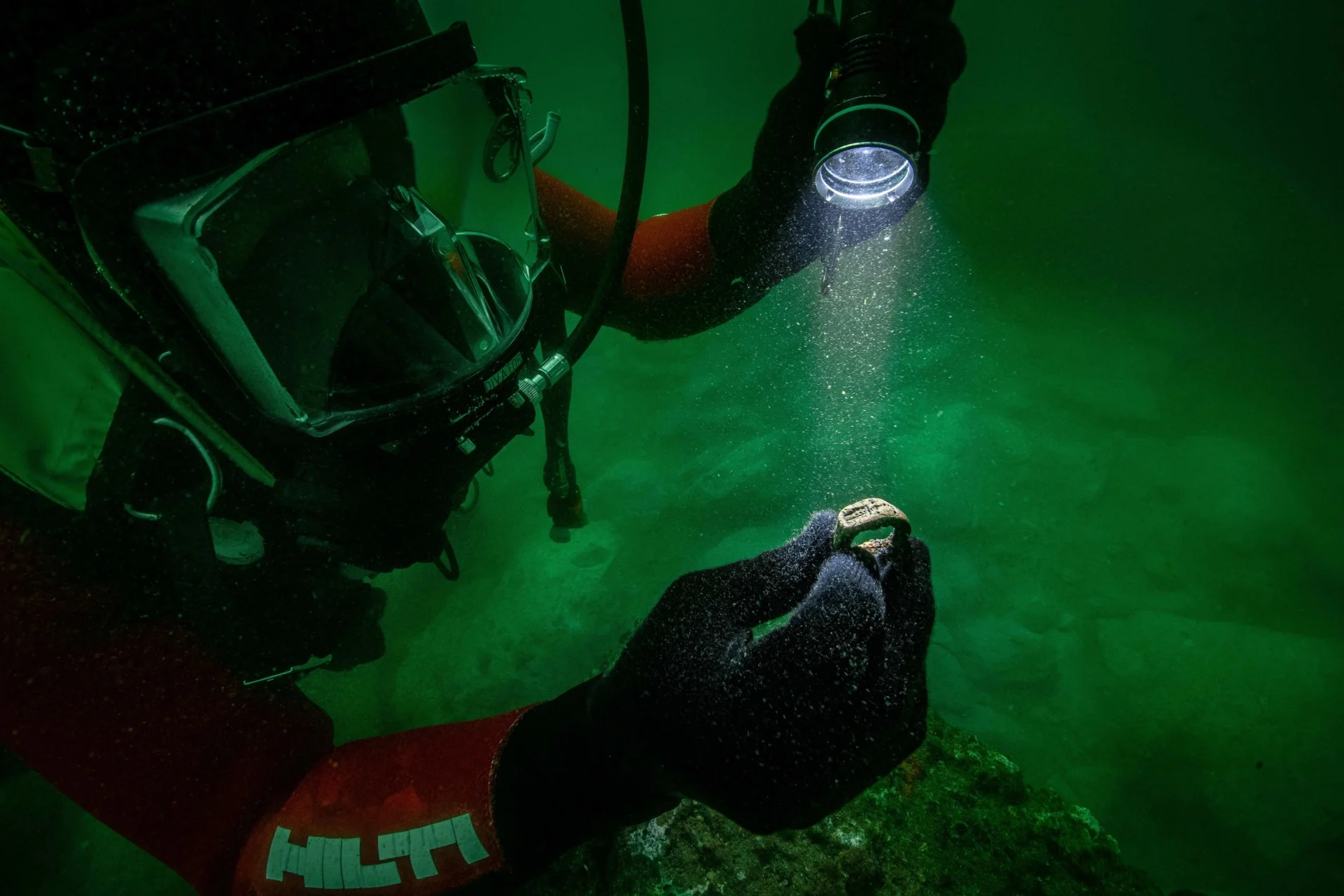 Undersea Archaeologists Recover the Only Known Ring Engraved With the Lighthouse of Alexandria