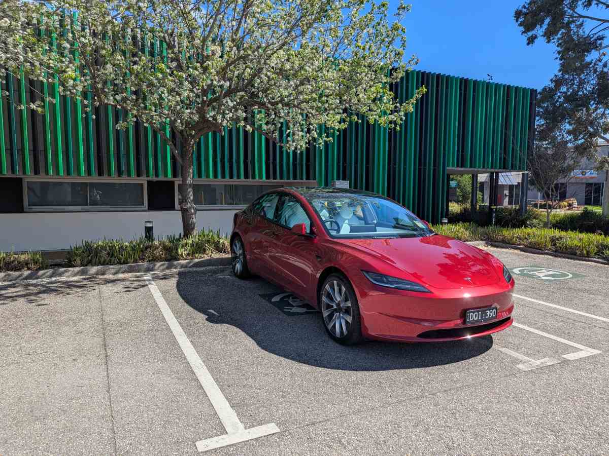 Tesla lowers in-stock Model 3 prices by $2,750