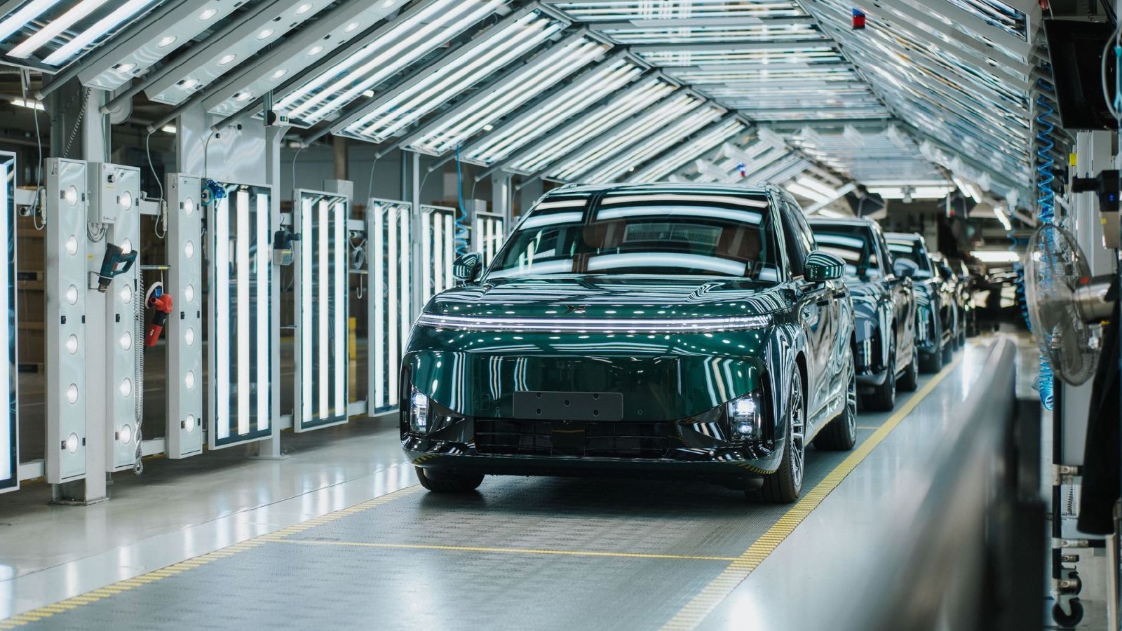 Xpeng completes G9L trial production in Austria ahead of Paris global premiere