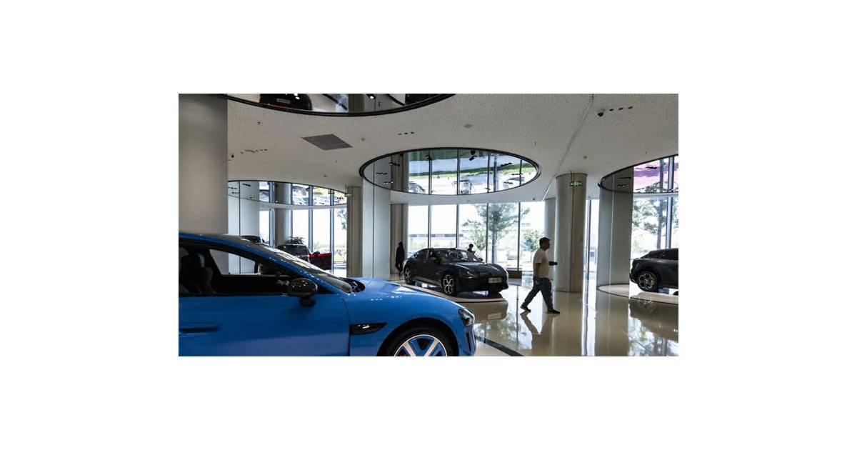 China Passenger Vehicle Retail Sales Drop 24% in September