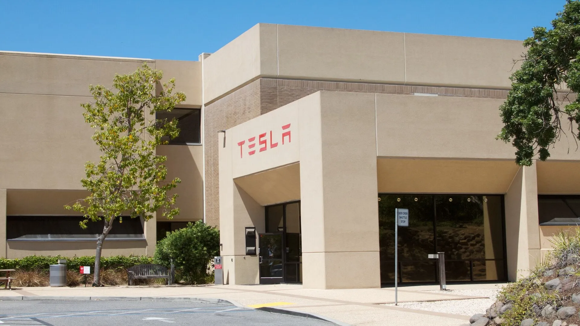 Arizona’s massive new solar project will supply 90% of its output to Tesla