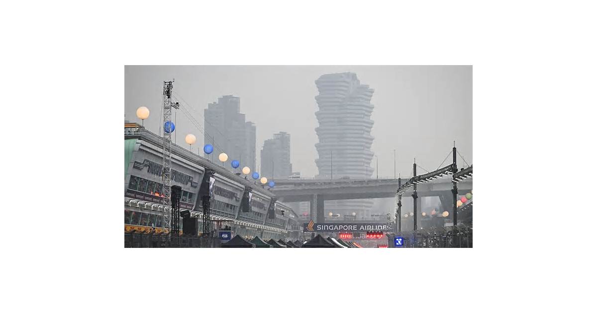 Singapore F1 Race Draws Near-Record Turnout Despite Choking Haze