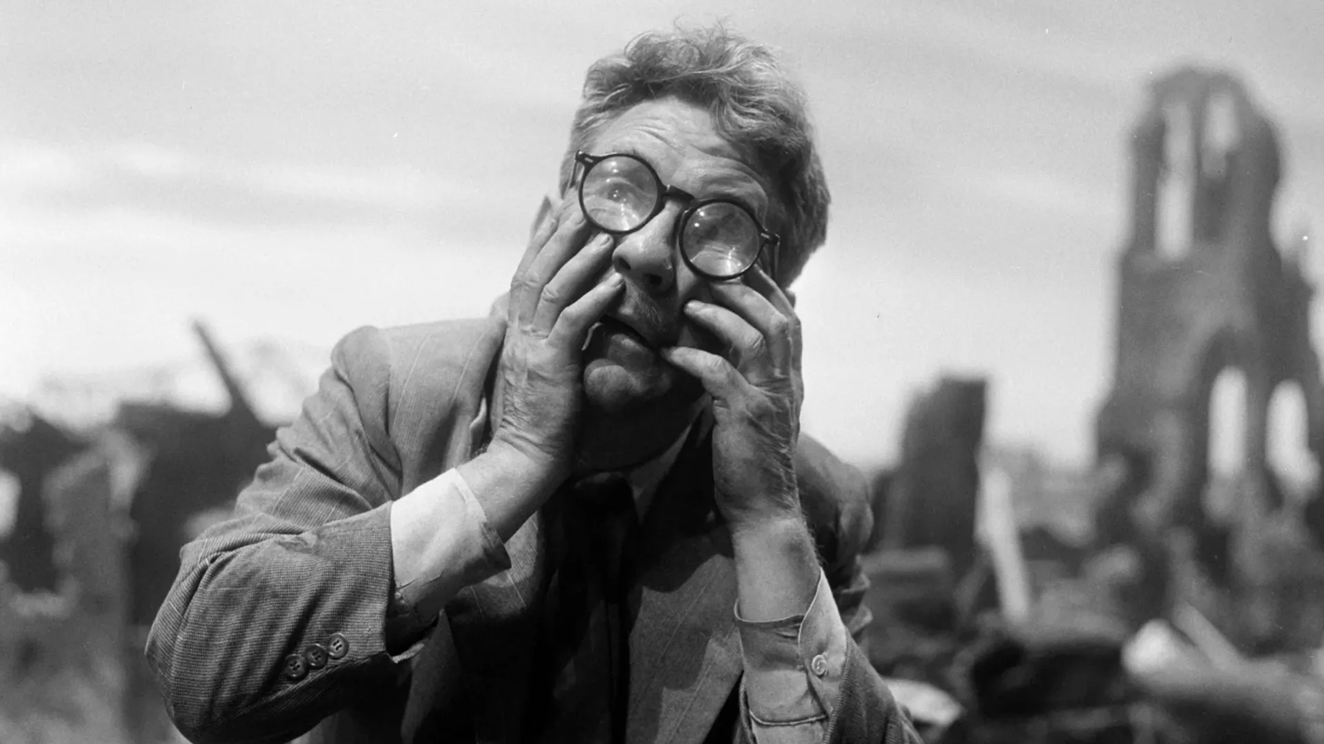 The Twilight Zone's Cruelest Ending Is Even Worse When You Remember This Scene