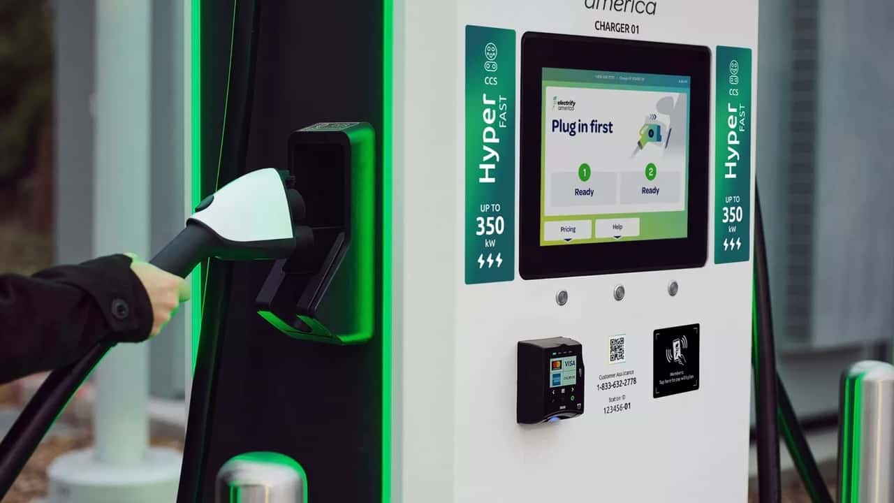 America’s Biggest Non-Tesla EV Fast Charging Network Just Hit A New Milestone