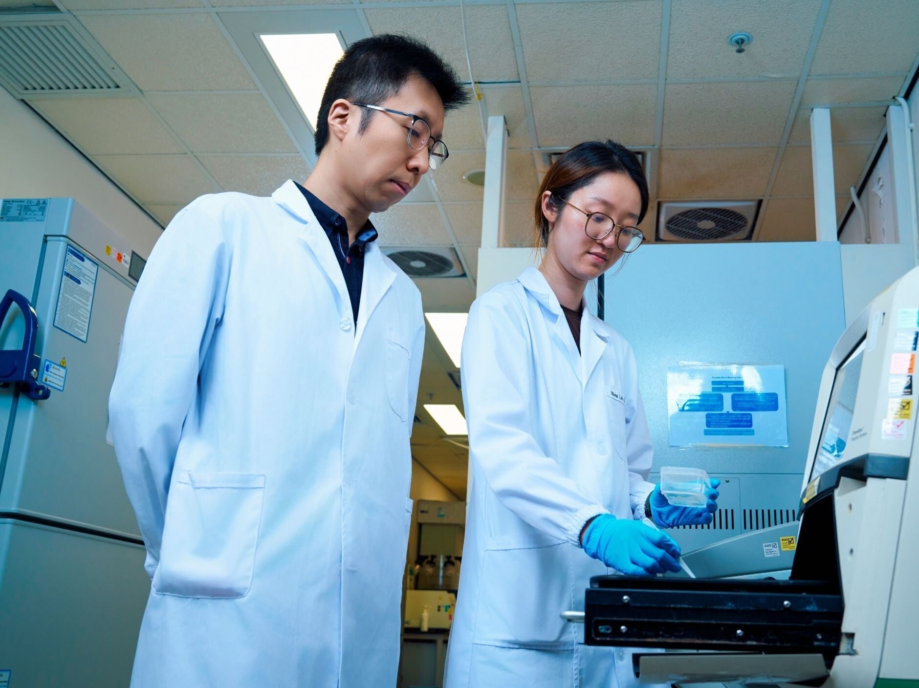 Experiments reveal how DNA-packaging protein mutation promotes breast cancer spread