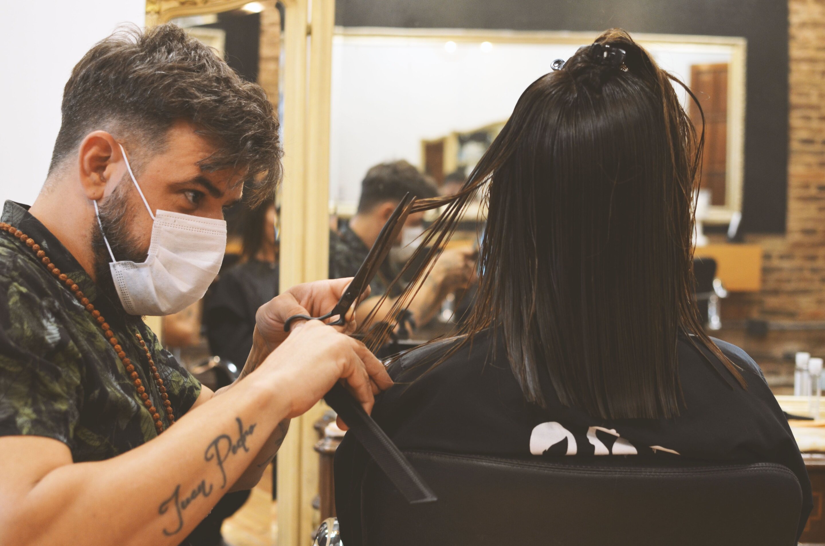 Everyday salon tools may expose hairdressers to allergy-triggering metals