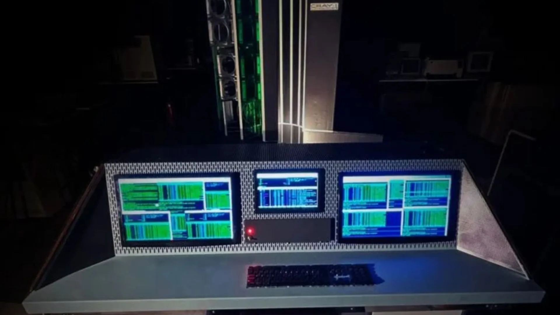 Museum pays tribute to Apple with a Cray-1 supercomputer made of 30 vintage Mac Minis