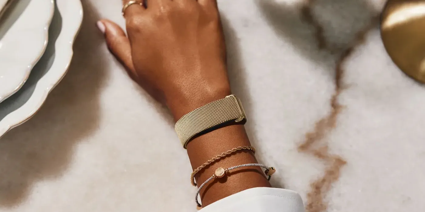 Google’s Fitbit Air is getting a shiny new Metal Mesh band and better automatic tracking