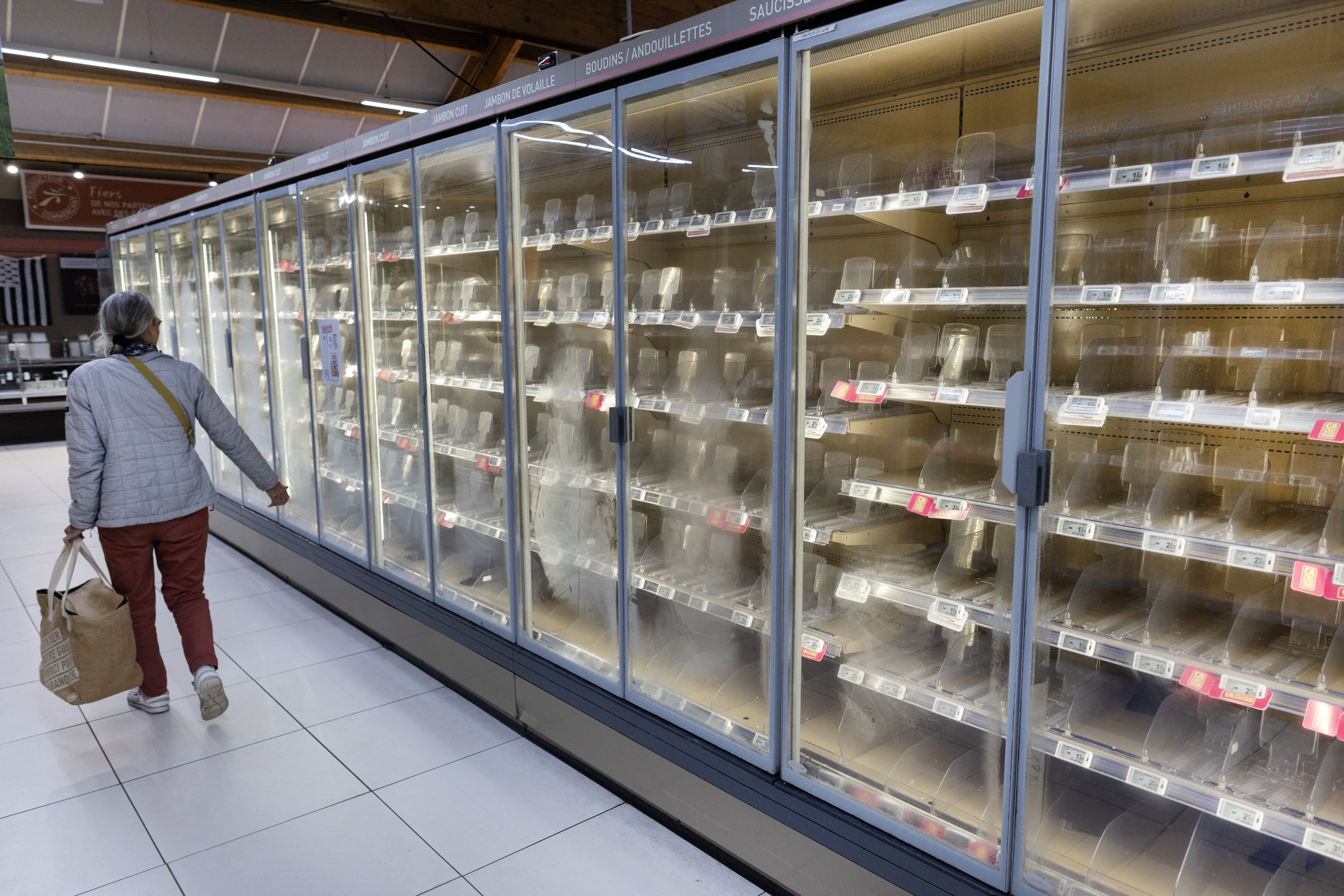 Cyberattack Targets French Supermarket Refrigerators, Forcing Mass Food Disposal