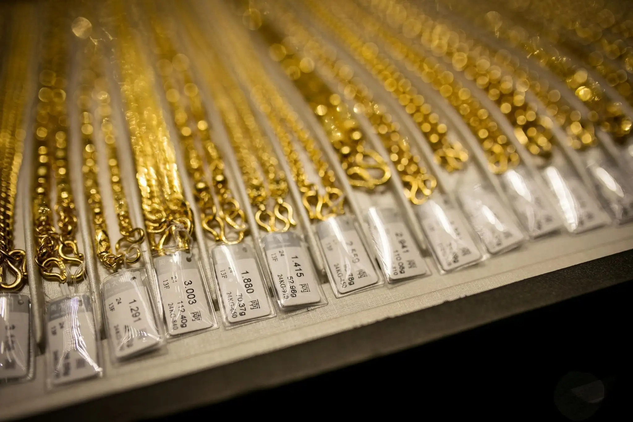 Chinese Luxury Gold Jeweler Lamchiu Generates 10 Million Yuan on Nanjing Debut
