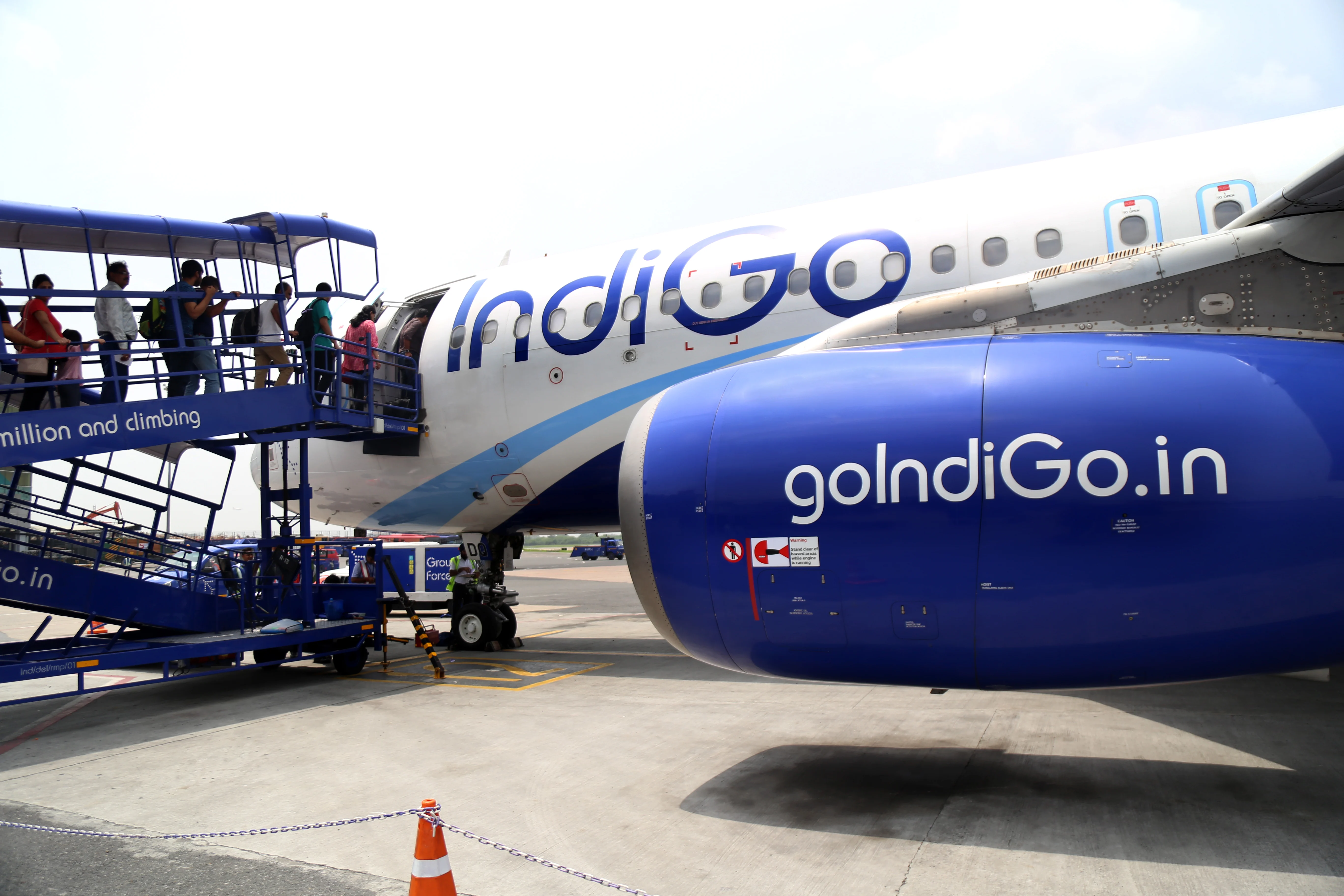 See the dramatic moment a power bank exploded on IndiGo Air flight