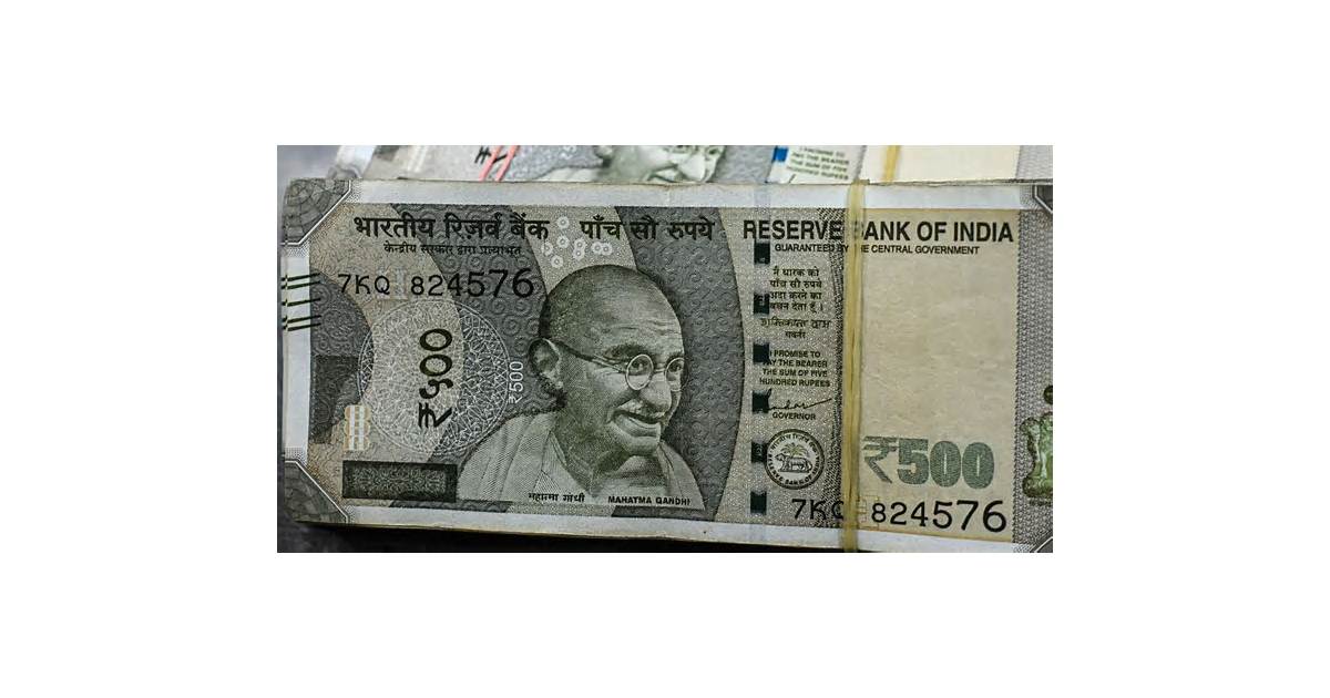 India’s Rupee Rescue Faces Test From Oil, Inflation and Outflows