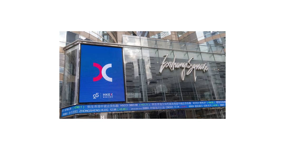 Smartphone Maker Transsion Raises $390 Million in HK Listing
