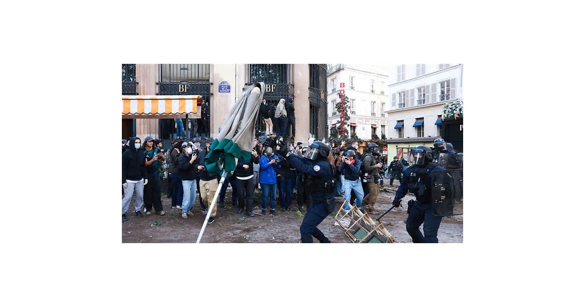 French Student Protests Enter Third Week as Budget Debate Starts