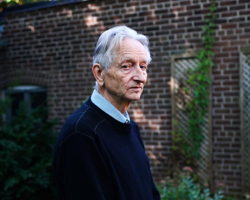 AI godfather Geoffrey Hinton: ‘We’re creating alien beings. I’m willing to be selfish and choose humans’