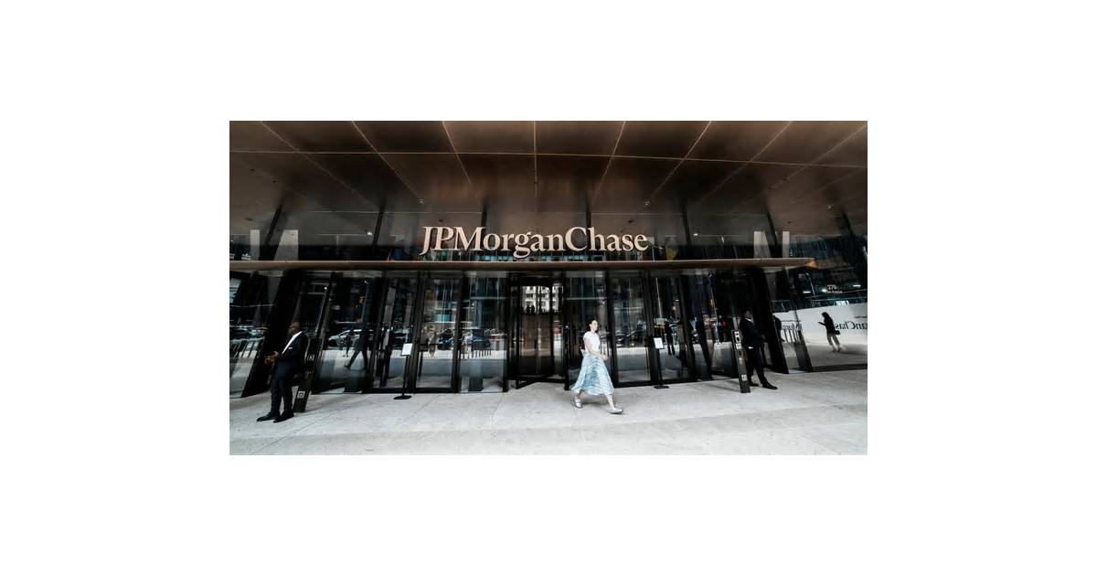 JPMorgan posts rare profit miss as dealmaking, bond trading lose momentum