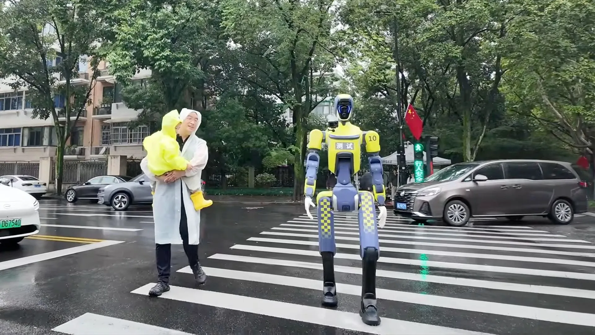 Video: Humanoid robots help manage traffic, spot violations and guide tourists