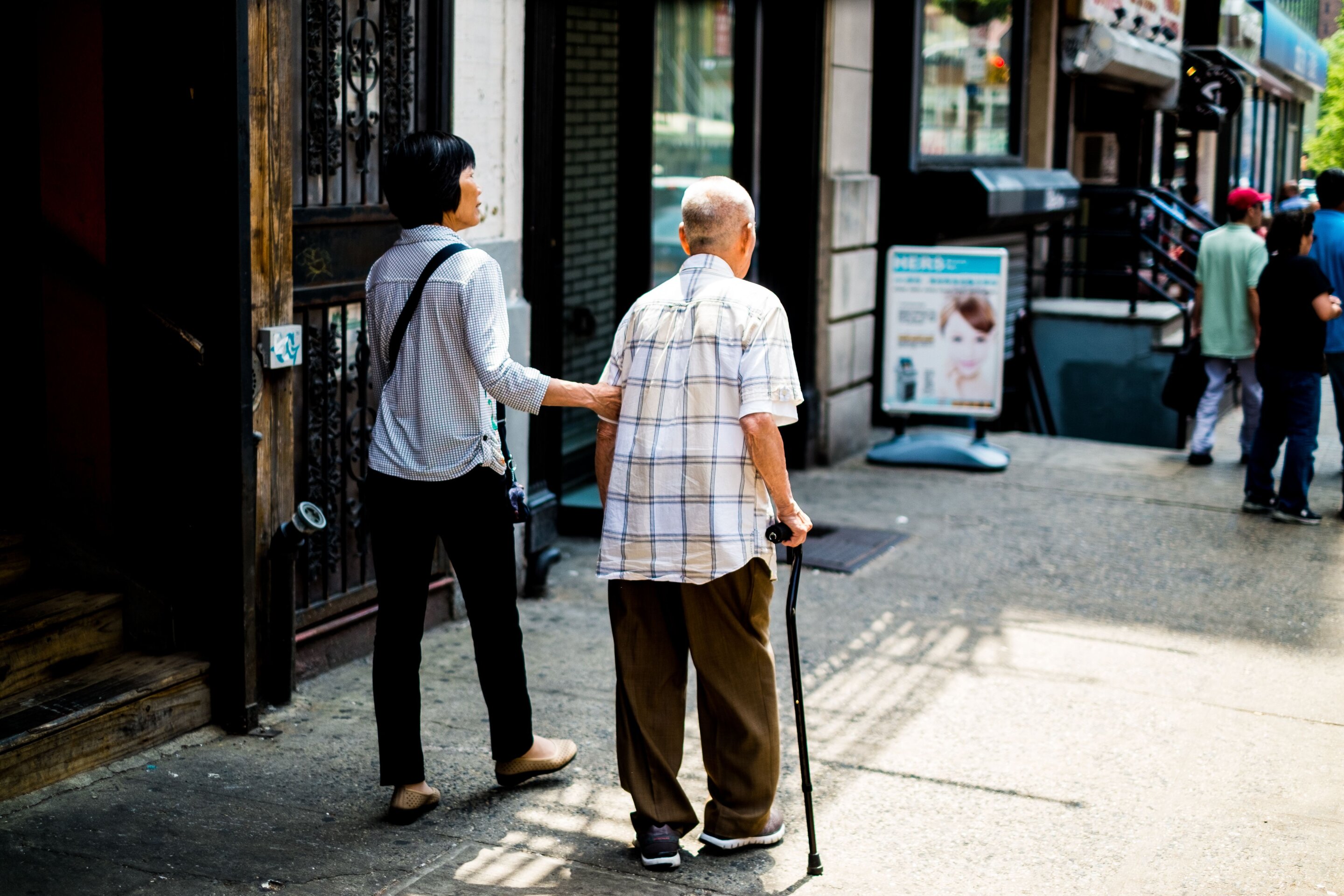 Helping others linked to slower cognitive decline among people at higher genetic risk for Alzheimer's