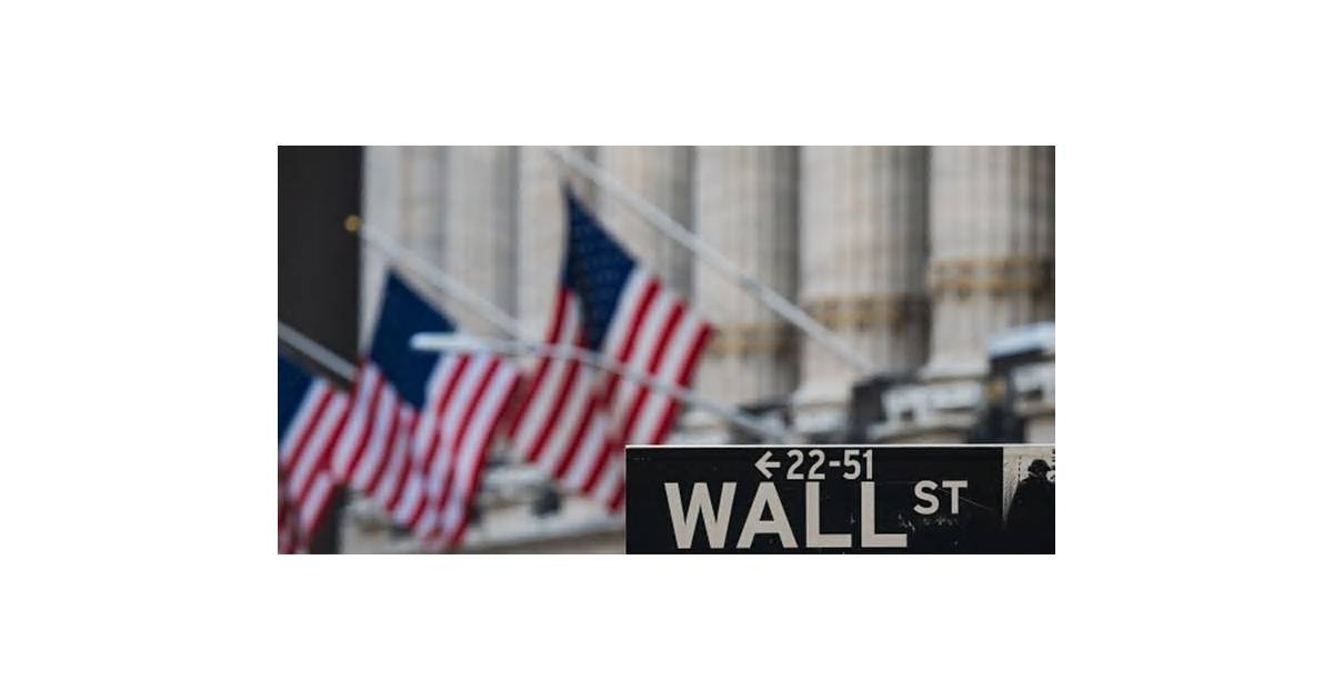 Wall Street’s Equities Desks Surpass Bond Traders