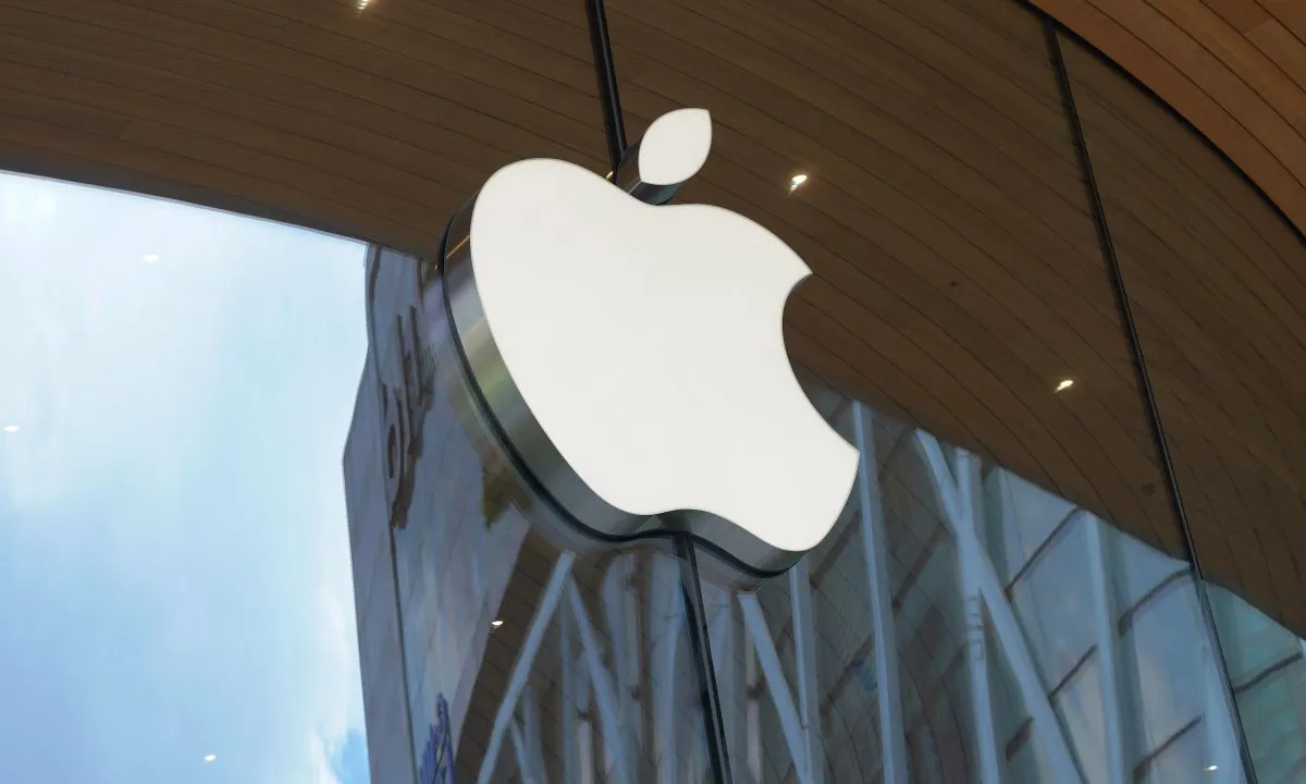 Apple’s Ives Says Siri AI Integration Could Drive Services Revenue