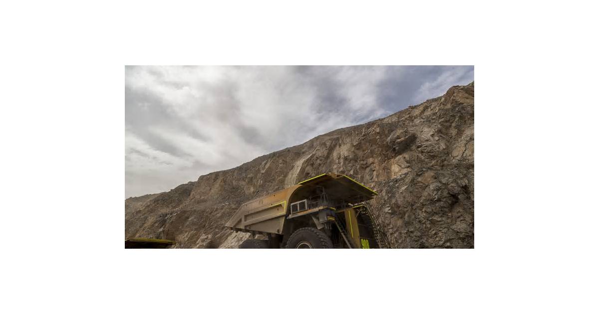 World’s Top Copper Mine Faces Strike as Wage Talks Break Down