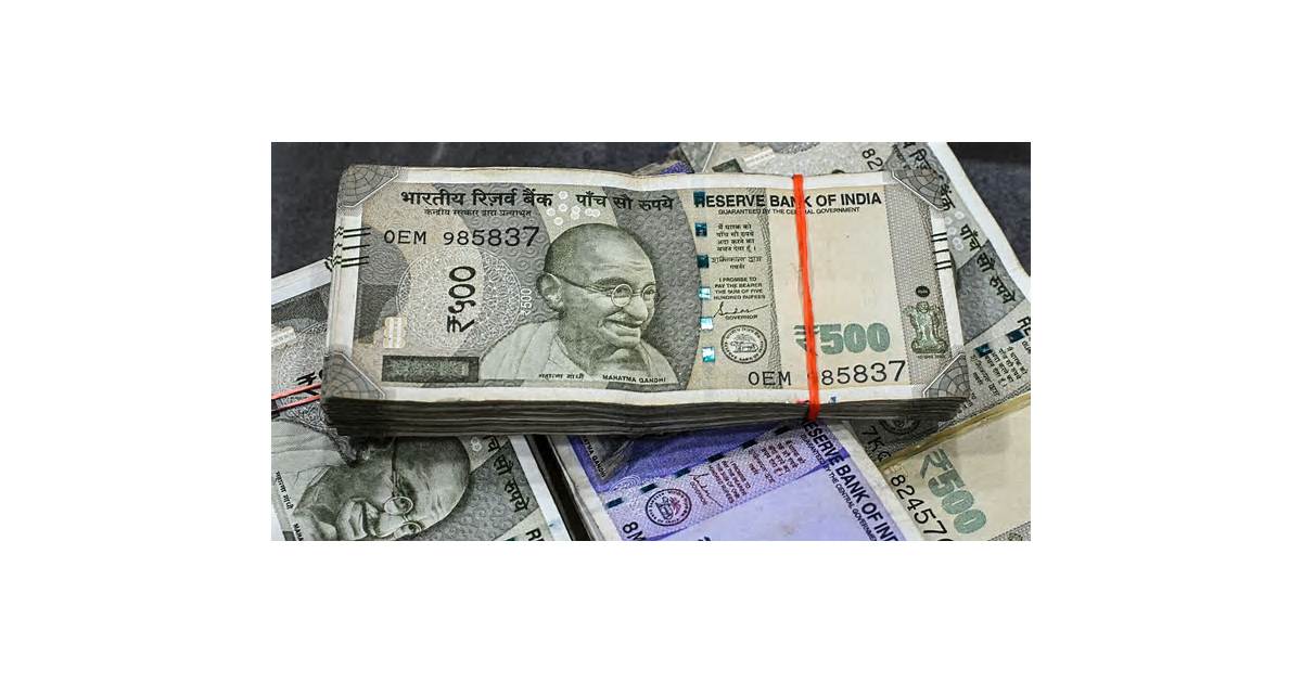 Rupee’s Relentless Slide Draws Importers Into RBI Currency Fight